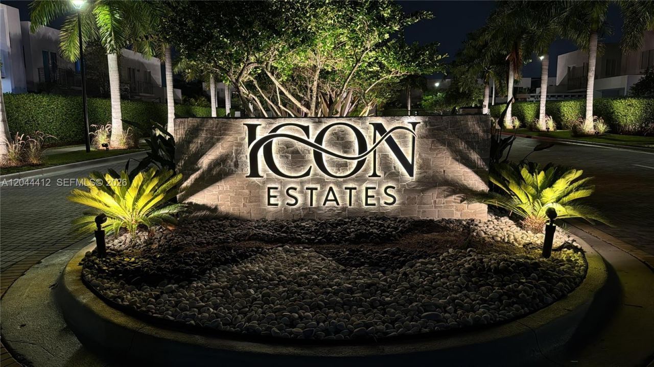 10381 NW 67th Ter , Doral, FL 33178 Photo