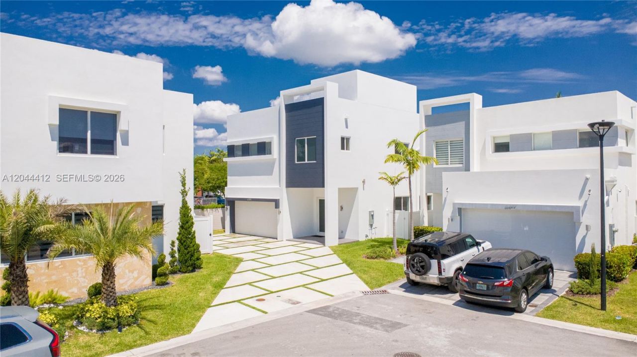 10381 NW 67th Ter , Doral, FL 33178 Photo