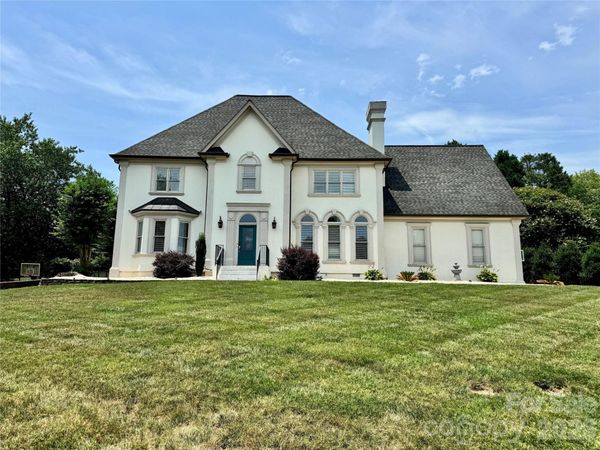 4215 3rd Street NW, Hickory, NC 28601