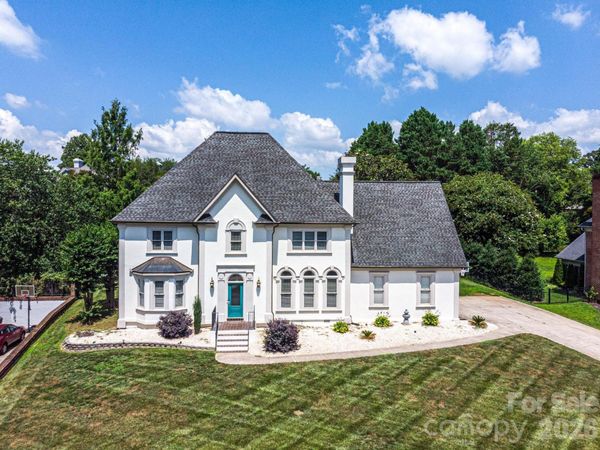 4215 3rd Street NW, Hickory, NC 28601