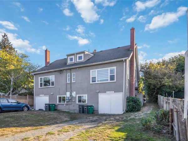 3104-3106 Richmond Rd , Saanich, BC V8P 4P1