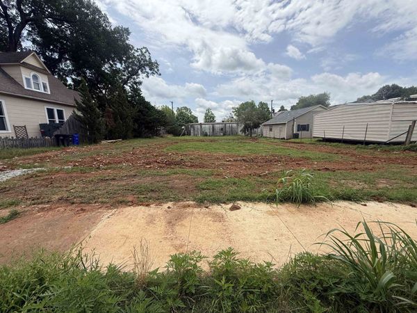 512 Tombigbee St, Florence, AL 35630