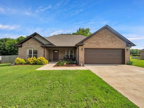 36 Blue Heron Dr, Killen, AL 35645