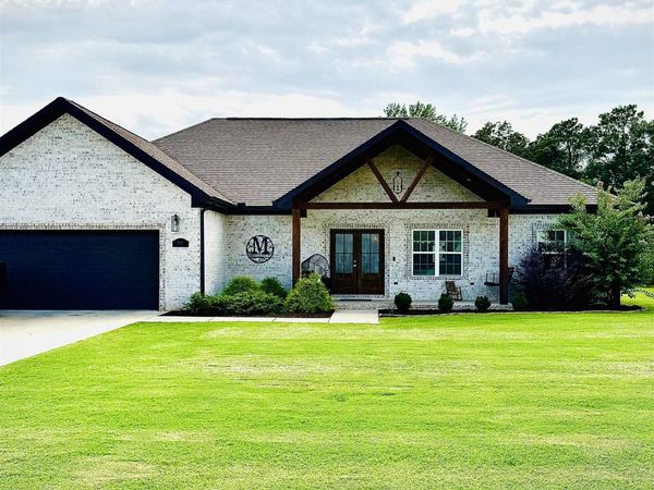 1206 Glendora Ave, Tuscumbia, AL 35674