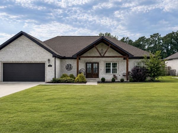 1206 Glendora Ave, Tuscumbia, AL 35674