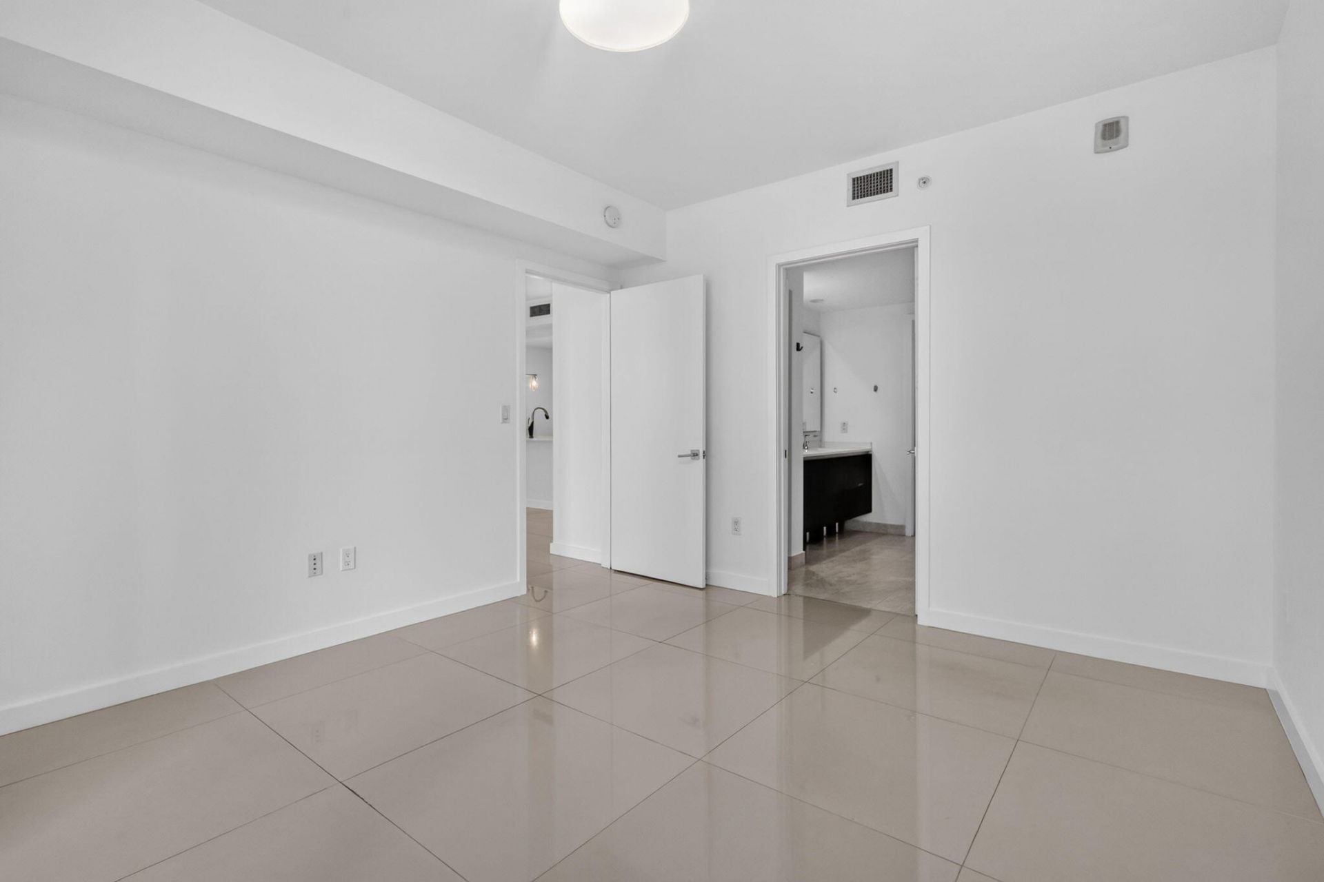 488 NE 18th Street, Unit 807, Miami, FL 33132 Photo