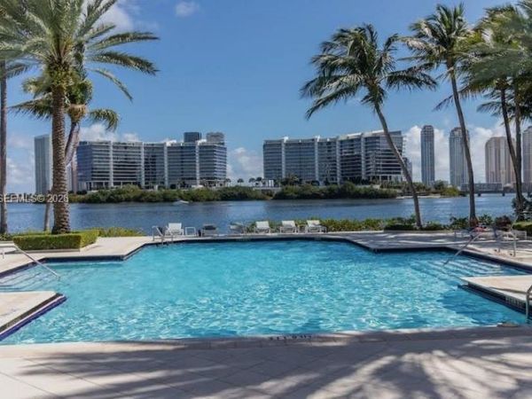 3225 NE 184th St, Unit 10106, Aventura, FL 33160