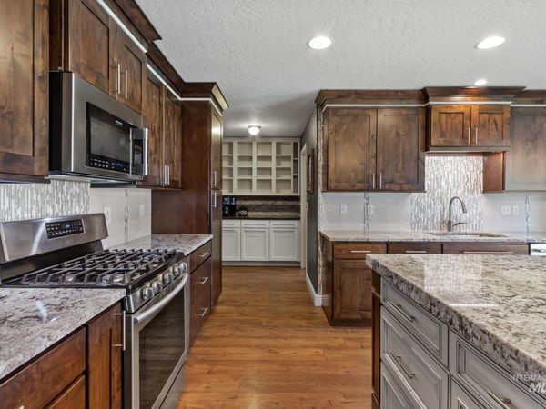 8056 E Mckenzre St, Nampa, ID 83687