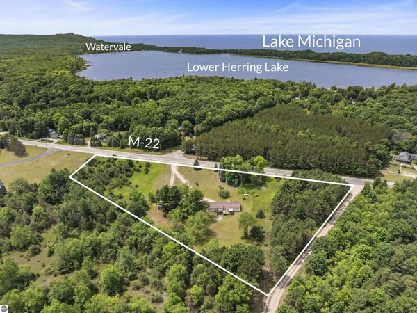 4247 Scenic Highway S, Frankfort, MI 49635