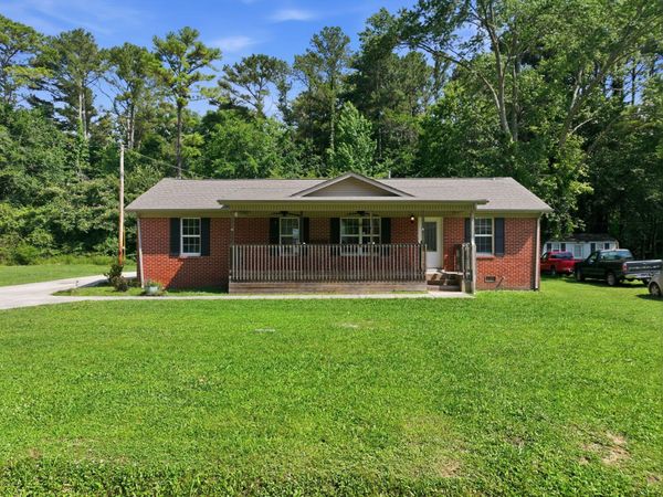 945 McKellar Dr , Tullahoma, TN 37388