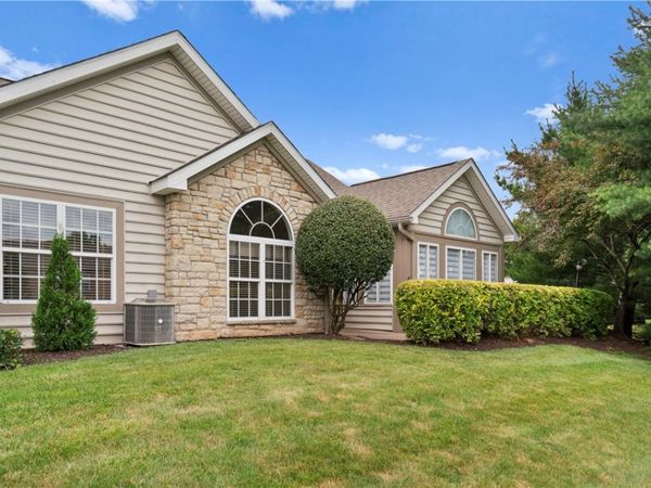 1701 Heather Heights Dr, Crescent, PA 15046