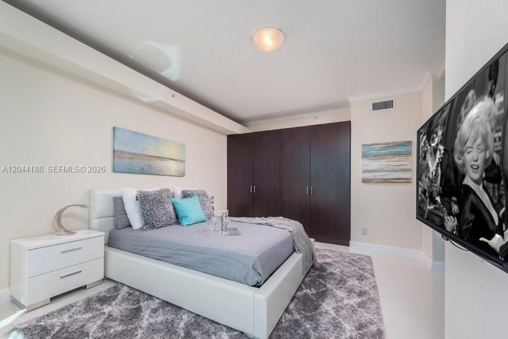 300 S Pointe Dr, Unit 706, Miami Beach, FL 33139 Photo