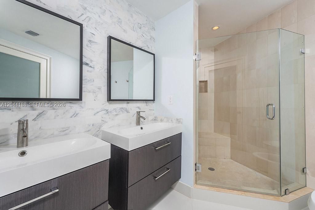 300 S Pointe Dr, Unit 706, Miami Beach, FL 33139 Photo