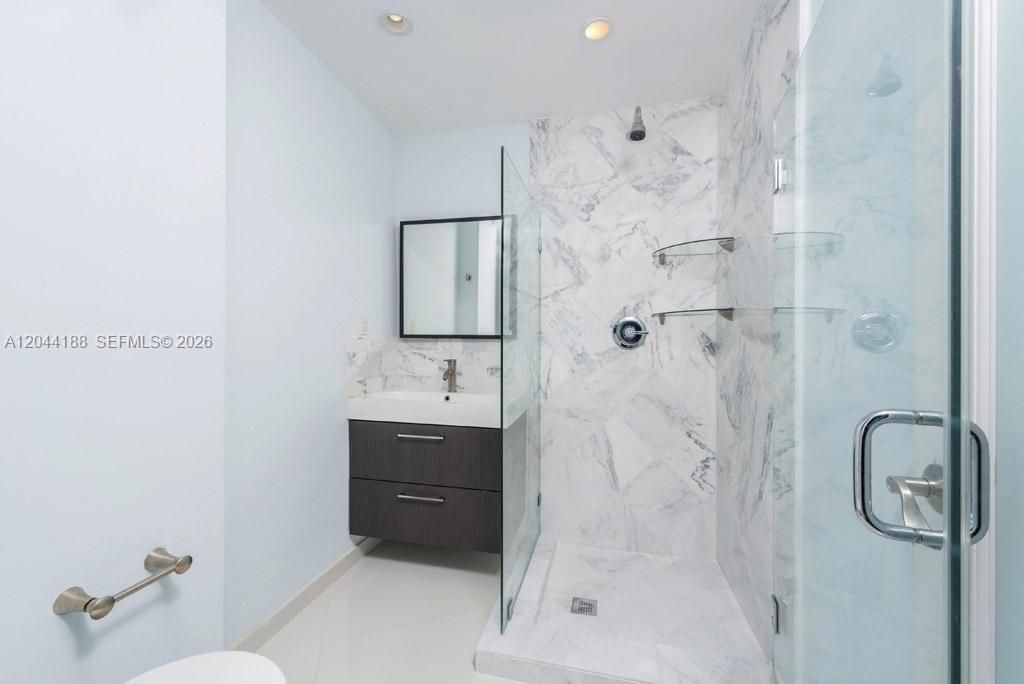 300 S Pointe Dr, Unit 706, Miami Beach, FL 33139 Photo