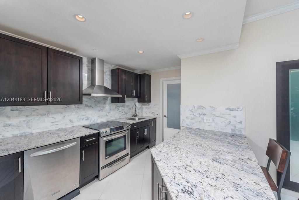 300 S Pointe Dr, Unit 706, Miami Beach, FL 33139 Photo