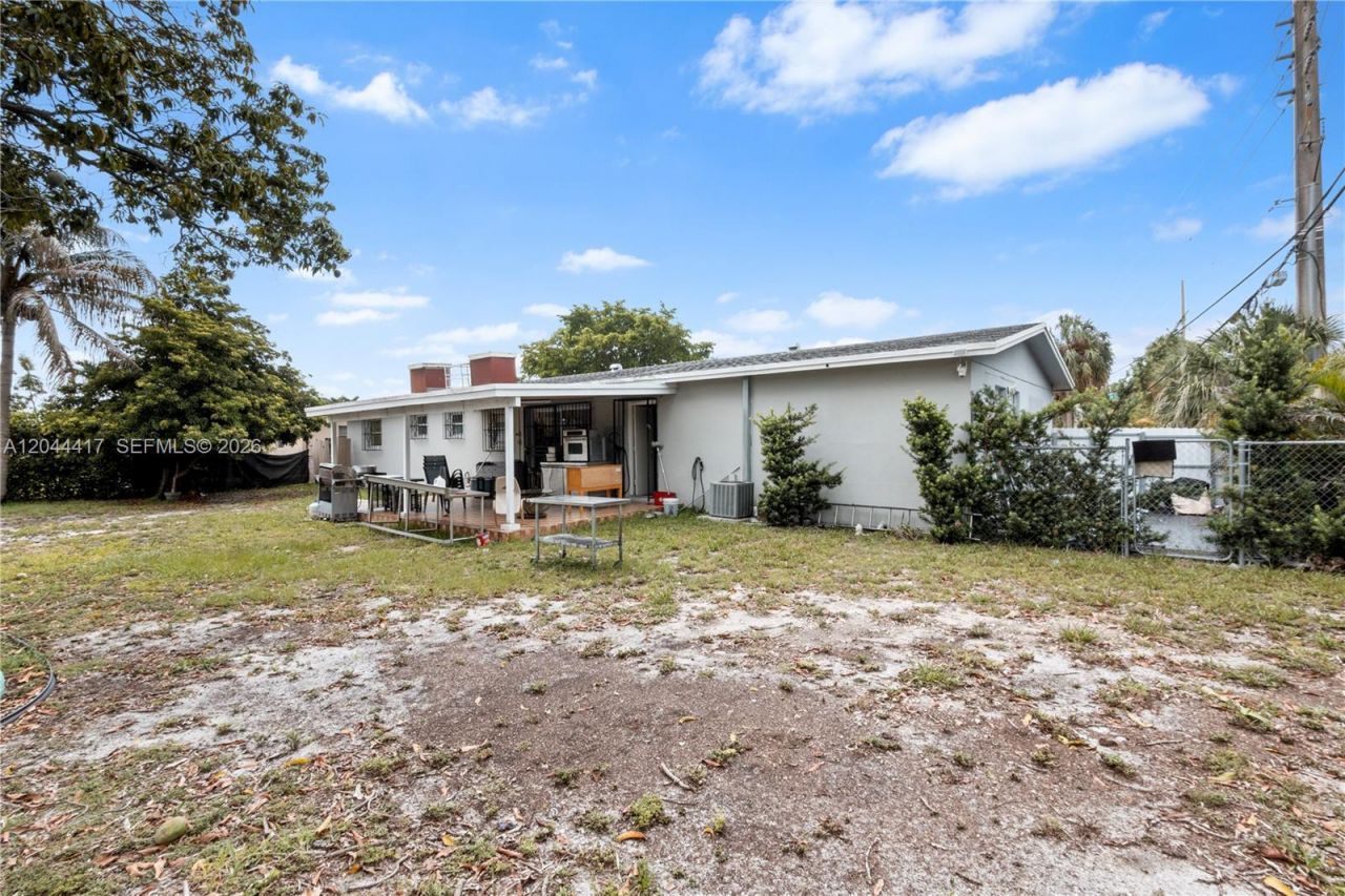 5631 NW 174th Dr, Miami Gardens, FL 33055 Photo