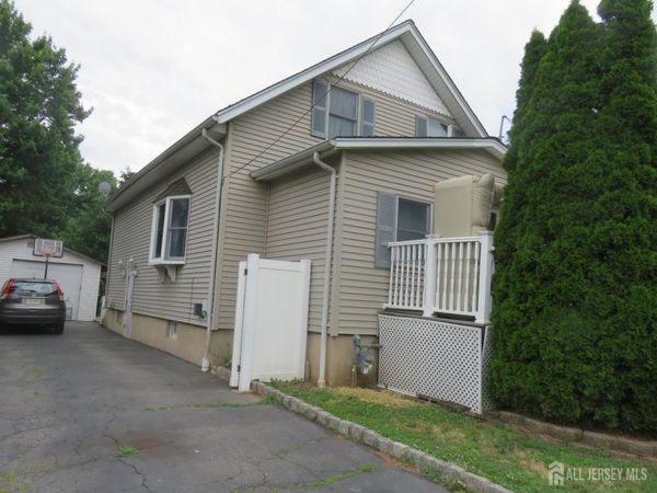 12 Tonlyn Place, Sewaren, NJ 07077