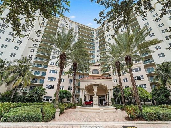 19900 E Country Club Dr , Unit 318, Aventura, FL 33180