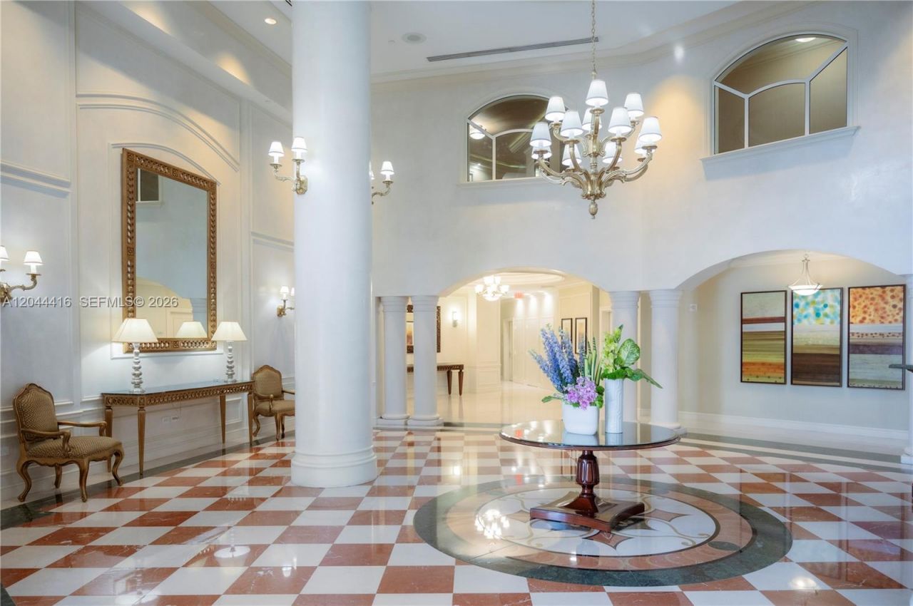 19900 E Country Club Dr , Unit 318, Aventura, FL 33180 Photo