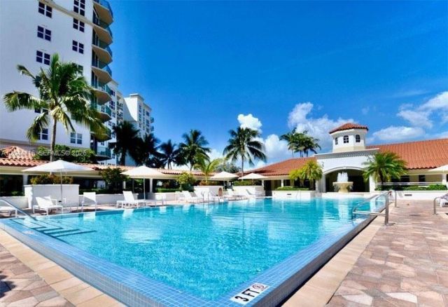 19900 E Country Club Dr , Unit 318, Aventura, FL 33180 Photo
