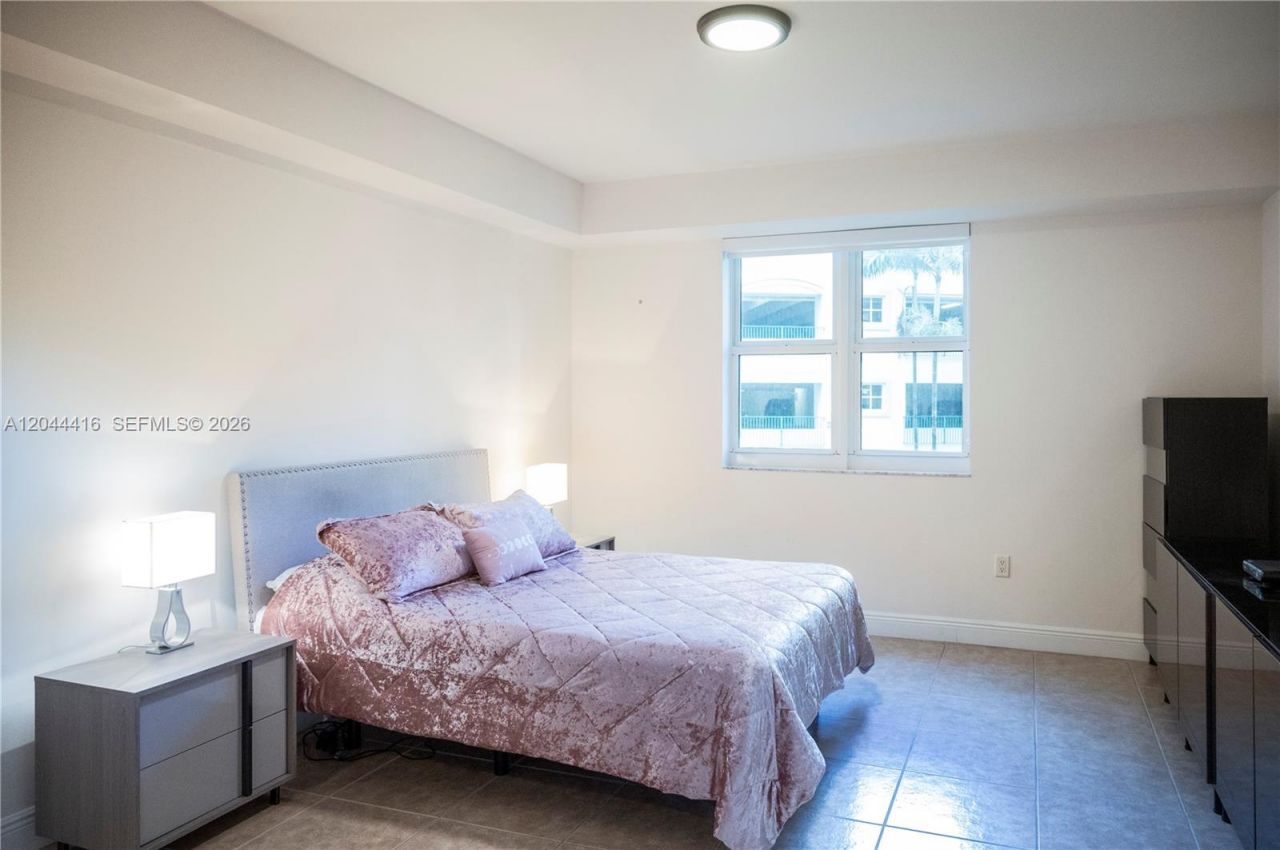 19900 E Country Club Dr , Unit 318, Aventura, FL 33180 Photo