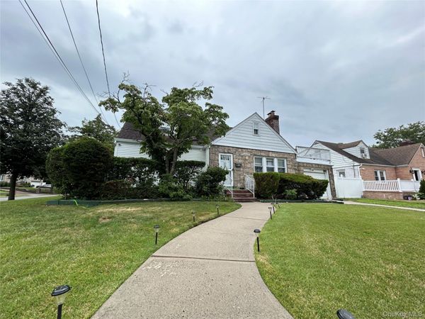 92 Melvin Avenue , West Hempstead, NY 11552