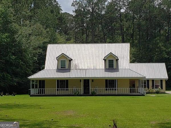 210 Pineview Avenue, Baxley, GA 31513