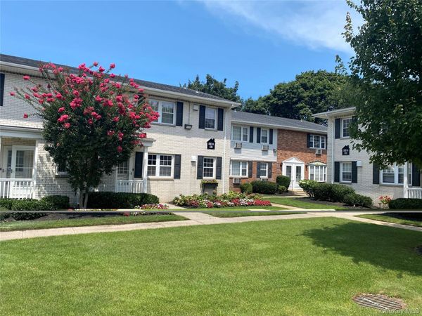 504 Kensington Lane , Bethpage, NY 11714
