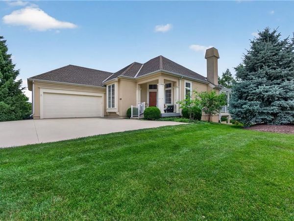 11644 S Carriage Road, Olathe, KS 66062