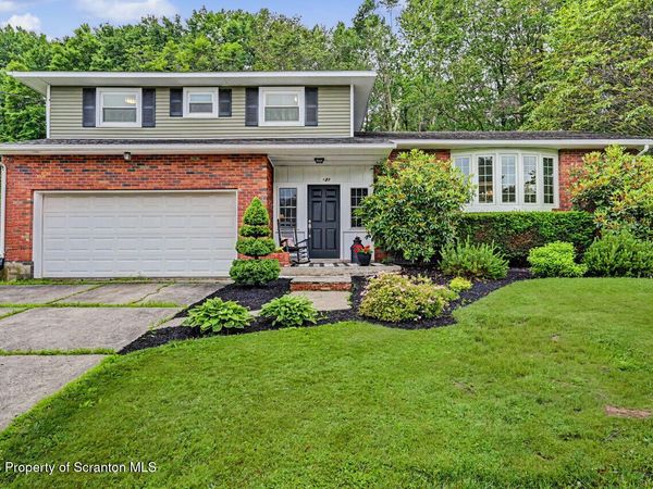 121 Sunset Road, Roaring Brook Twp, PA 18444