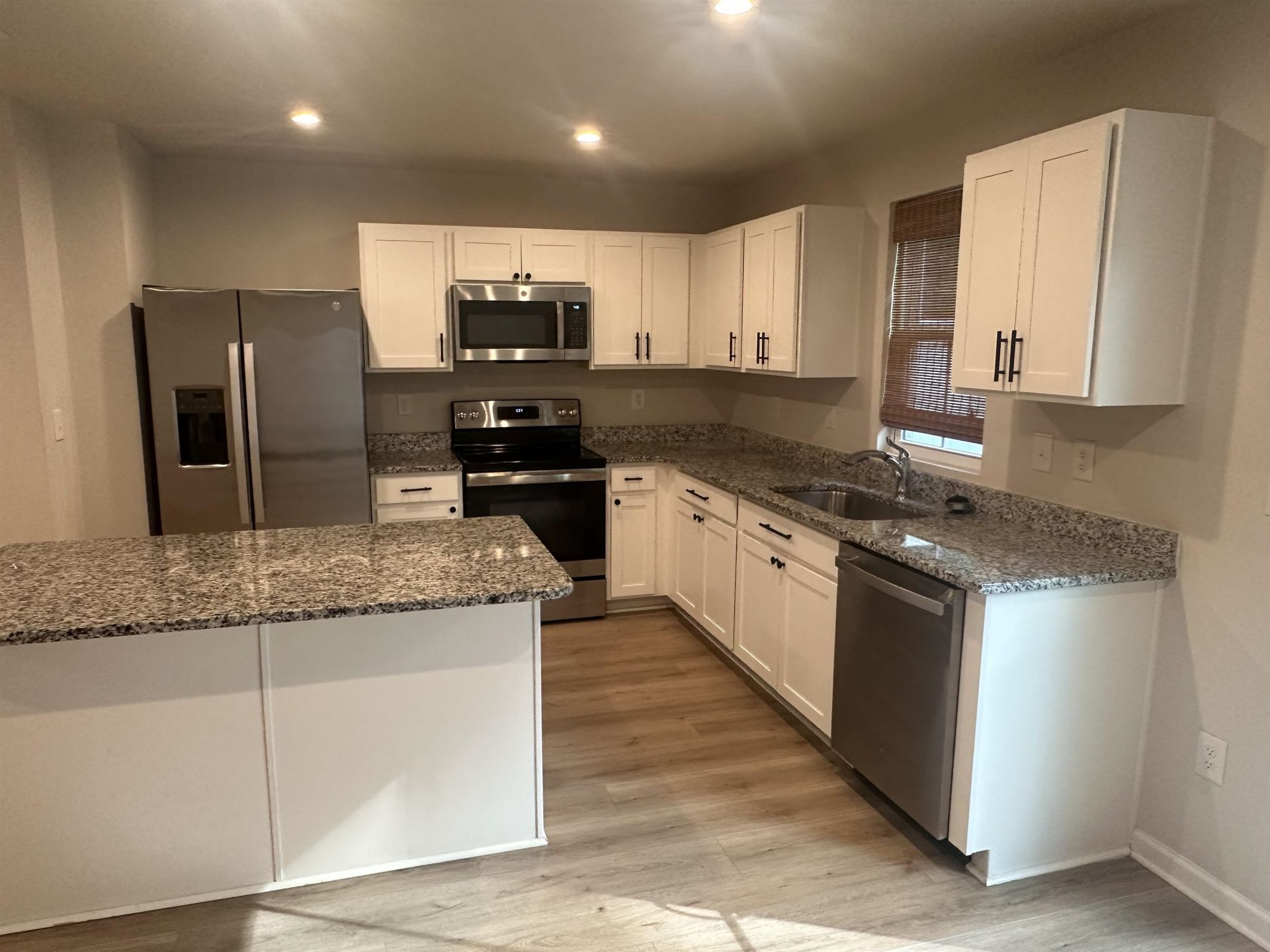 146 Villa Grande St. Photo 6