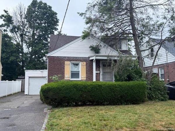 1915 Stewart Avenue , New Hyde Park, NY 11040