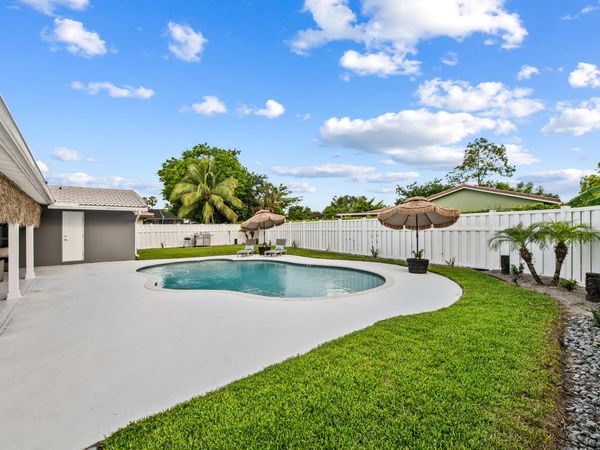 8552 Shadow Wood Boulevard, Coral Springs, FL 33071