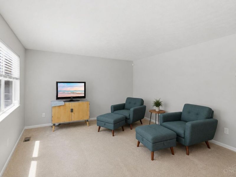 884 Venetian Terrace, Cincinnati, OH 45224 Photo 12