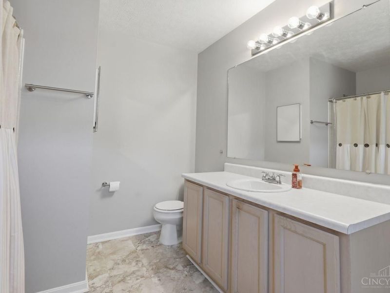 884 Venetian Terrace, Cincinnati, OH 45224 Photo 18