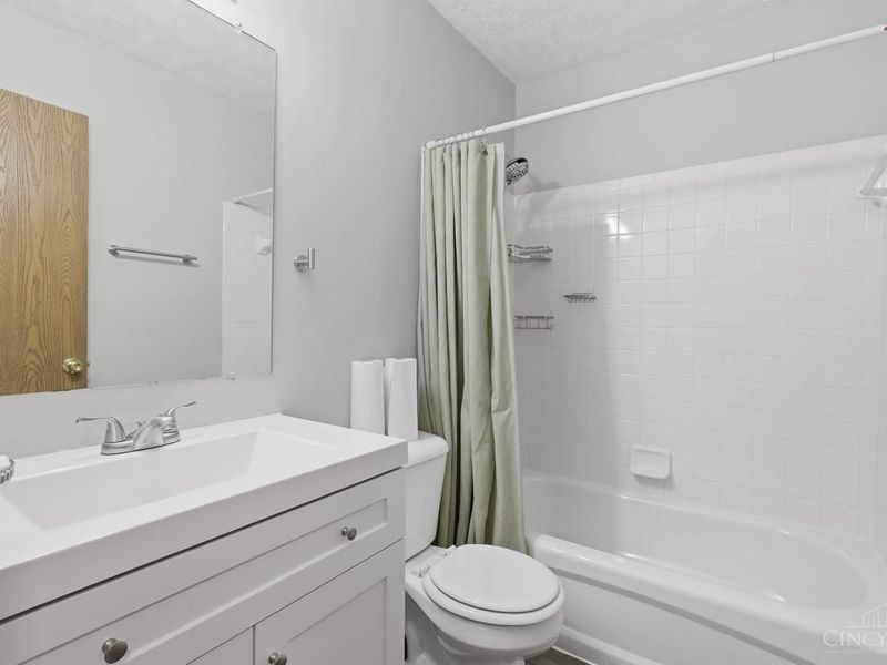 884 Venetian Terrace, Cincinnati, OH 45224 Photo 20