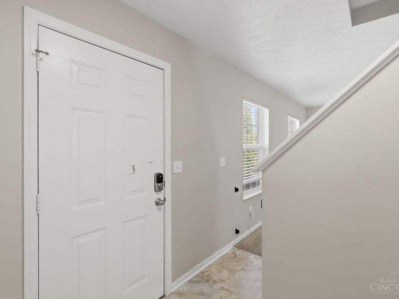 884 Venetian Terrace, Cincinnati, OH 45224 Photo 3