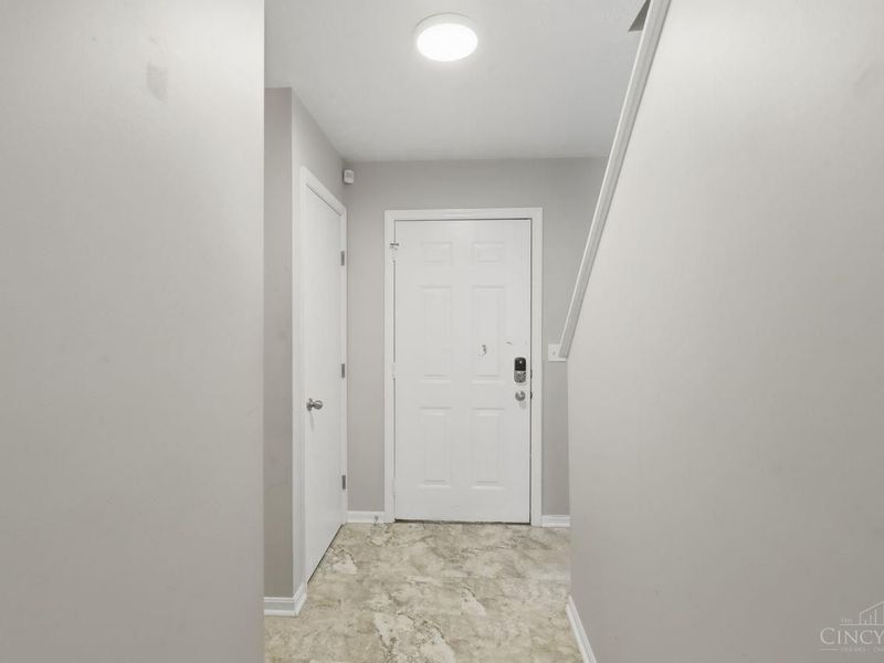 884 Venetian Terrace, Cincinnati, OH 45224 Photo 5