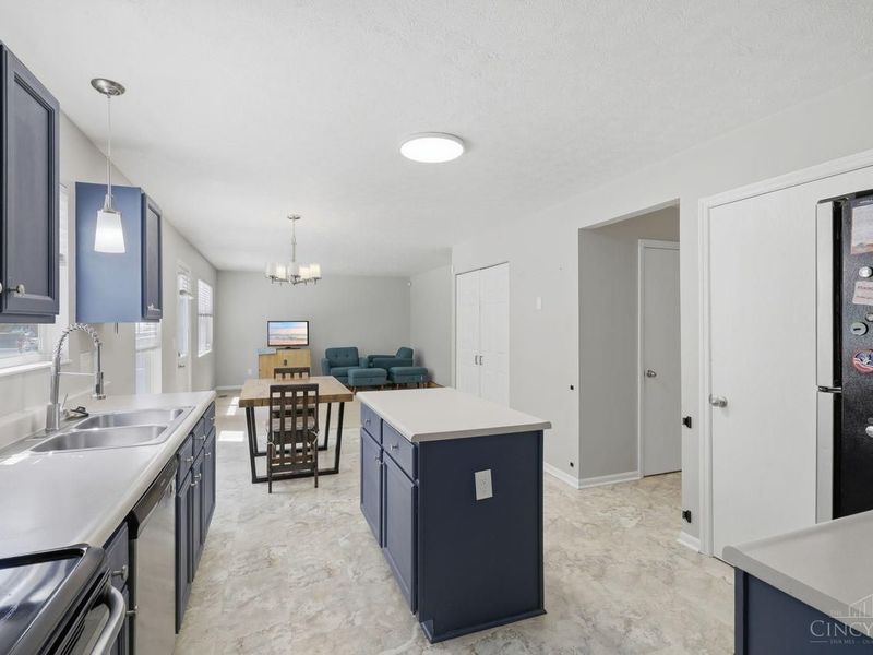 884 Venetian Terrace, Cincinnati, OH 45224 Photo 8