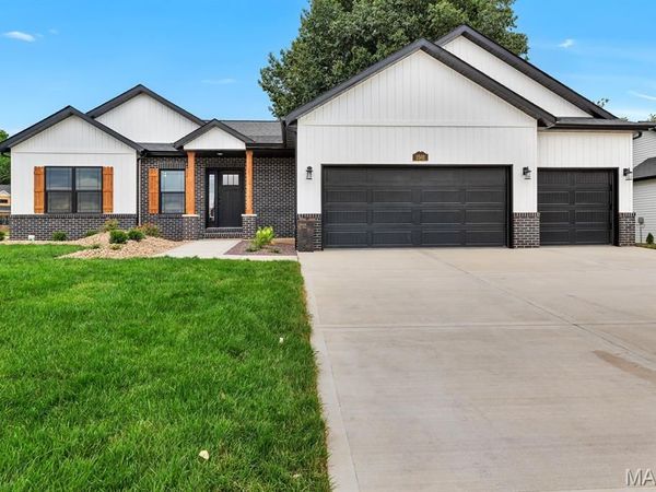 1501 Guilford Place, Troy, IL 62294
