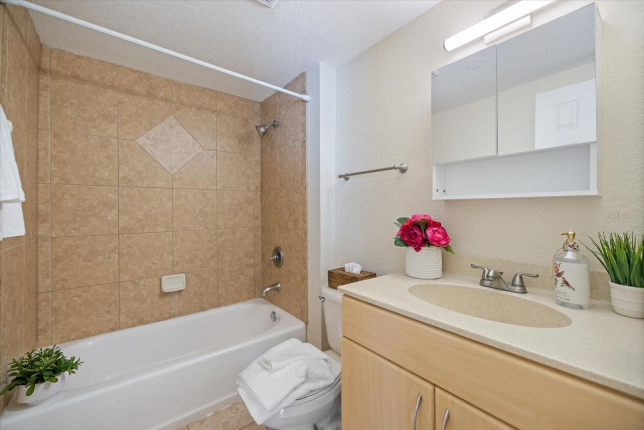 960 Highland Street, Unit A7, Sarasota, FL 34234 Photo