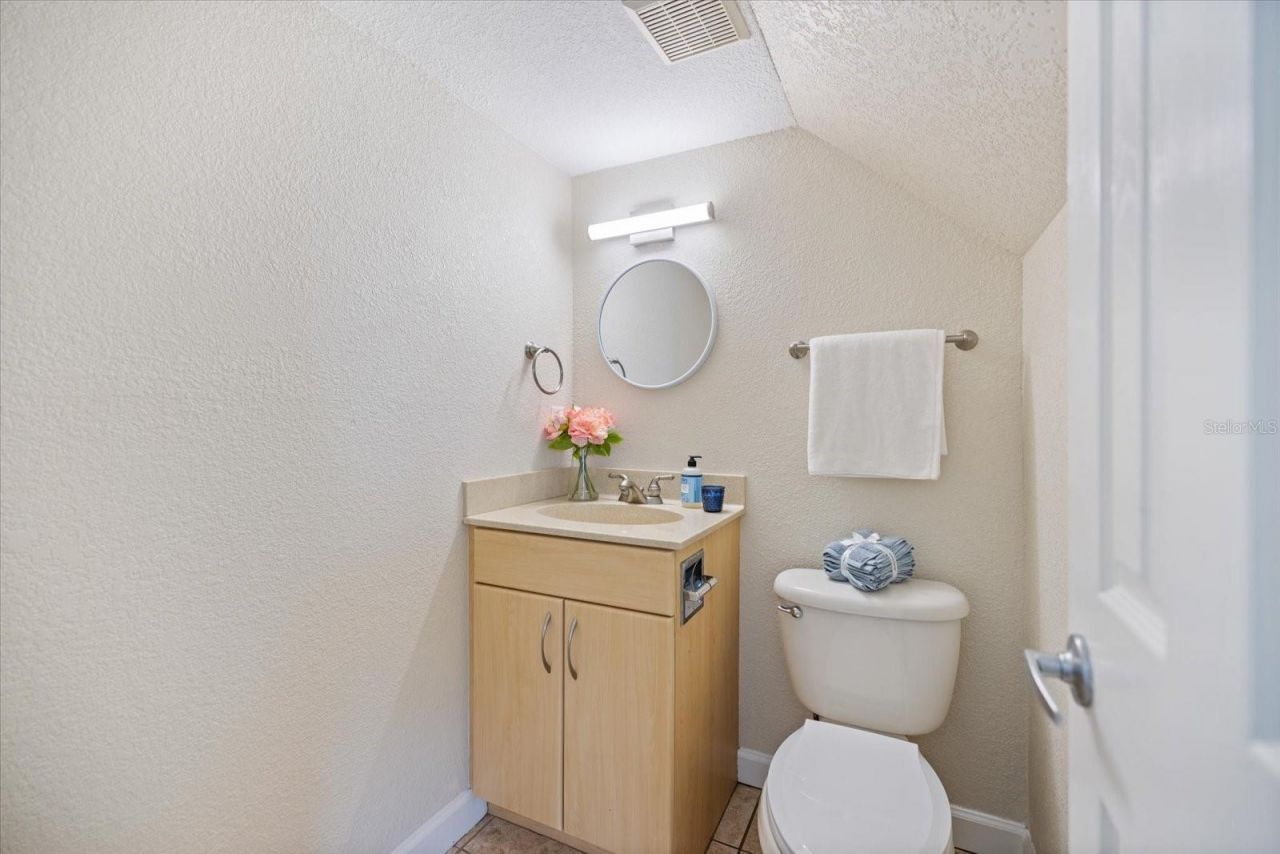 960 Highland Street, Unit A7, Sarasota, FL 34234 Photo