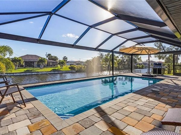 805 SW 8th CT , CAPE CORAL, FL 33991