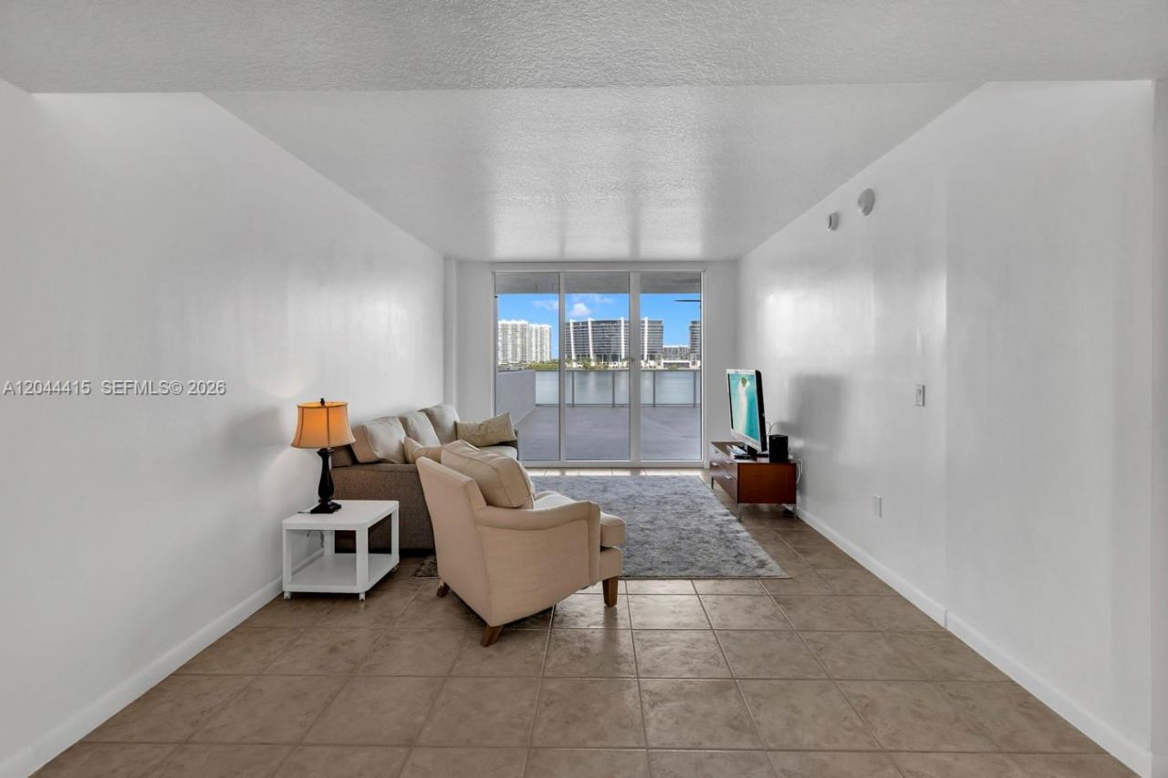 18100 N Bay Rd , Unit 304, Sunny Isles Beach, FL 33160 Photo