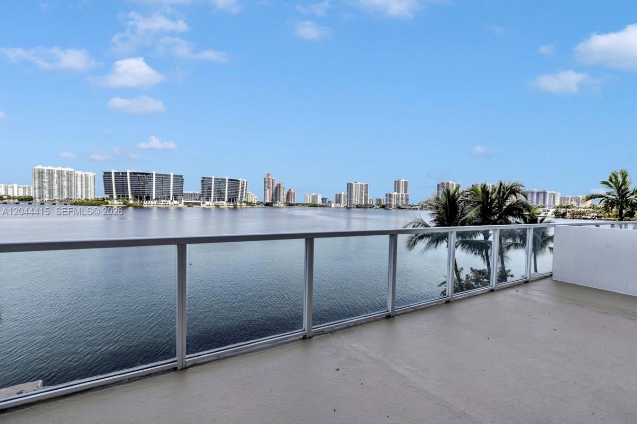 18100 N Bay Rd , Unit 304, Sunny Isles Beach, FL 33160 Photo