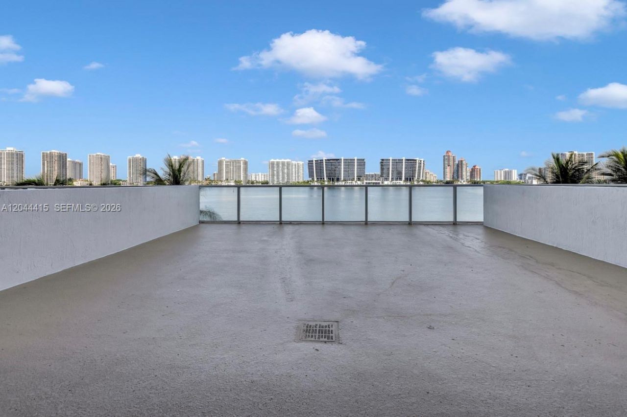 18100 N Bay Rd , Unit 304, Sunny Isles Beach, FL 33160 Photo