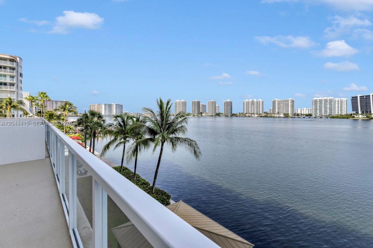 18100 N Bay Rd , Unit 304, Sunny Isles Beach, FL 33160 Photo