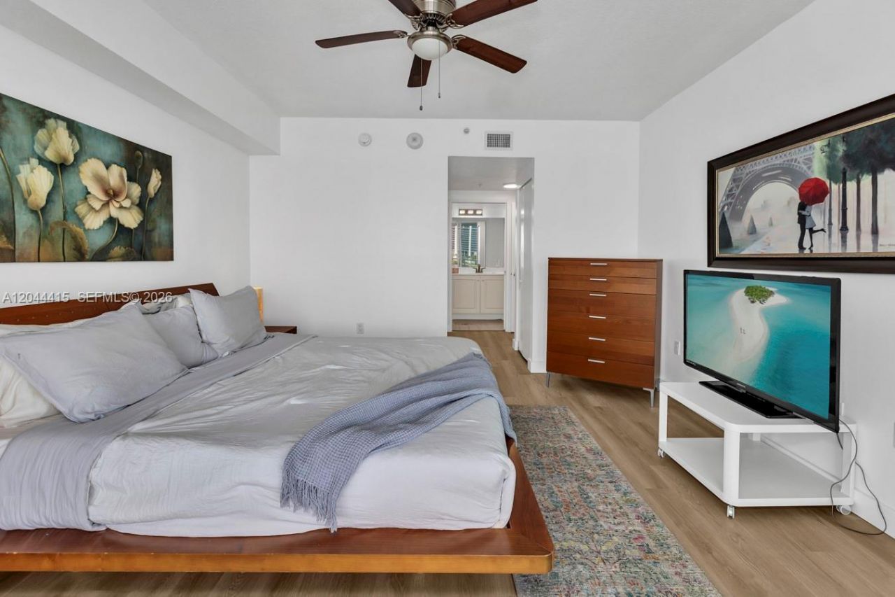 18100 N Bay Rd , Unit 304, Sunny Isles Beach, FL 33160 Photo