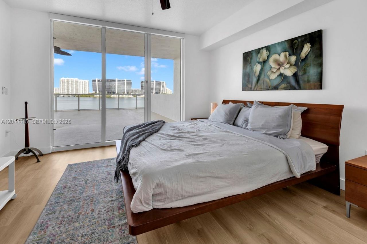 18100 N Bay Rd , Unit 304, Sunny Isles Beach, FL 33160 Photo