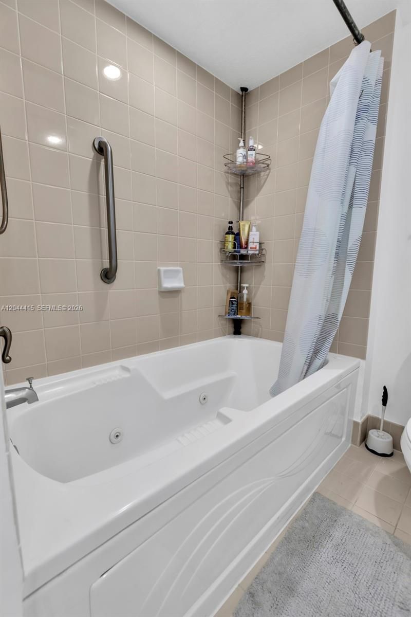 18100 N Bay Rd , Unit 304, Sunny Isles Beach, FL 33160 Photo